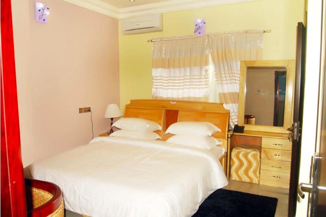 Milestone Hotel Ogombo Ngoại thất bức ảnh
